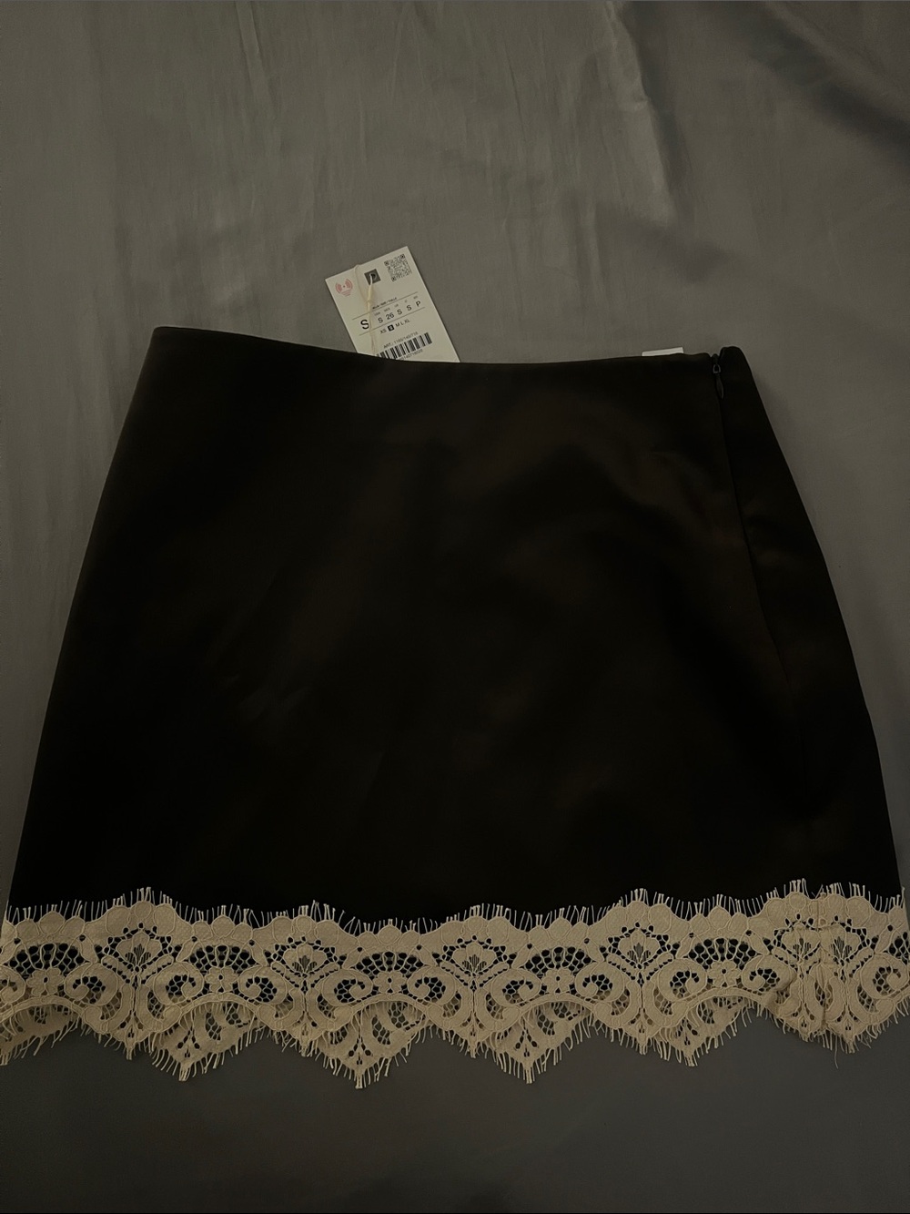 Zara Black Mini Skirt with Cream Lace Trim - Picture 3 of 3